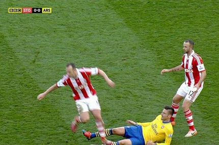 Πάτησε με τα καρφιά τον Ζιρού