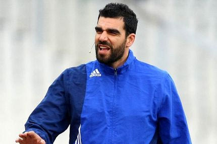 Κωνσταντινέας: “Διαμαρτύρεται ο Ολυμπιακός για τη διαιτησία”;