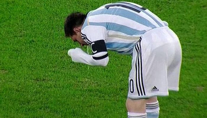 Έκανε εμετό εν ώρα αγώνα ο Μέσι
