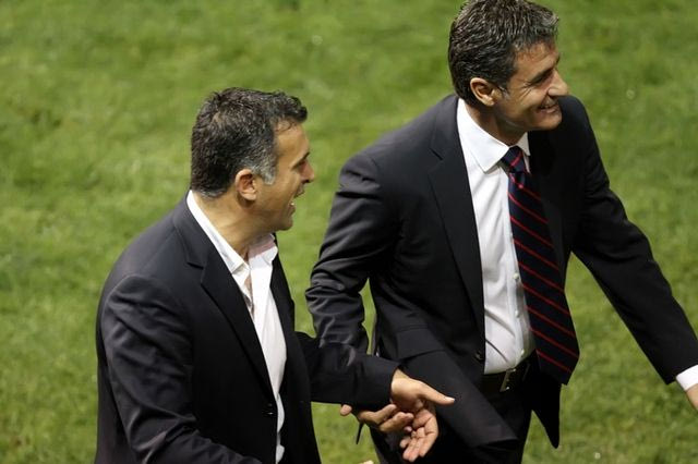 Ο Ανδριανός συναντά τους Μίτσελ και Αναστασίου