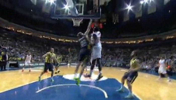 Το… μονοπώλιο των καρφωμάτων