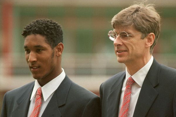 Νικολά Ανελκά: Γυρολόγος ετών 35