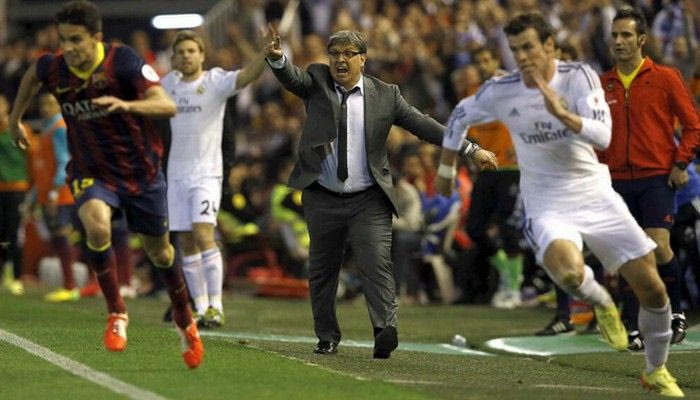 Ο Μπέιλ προσπερνάει από παντού (VIDEOS)