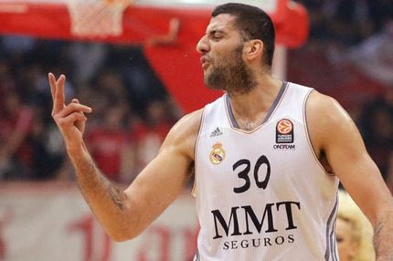 Με το στιλό στο χέρι ο Μπουρούσης