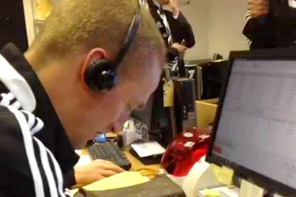 Οι ποδοσφαιριστές της Φούλαμ τηλεφωνούν στους οπαδούς!