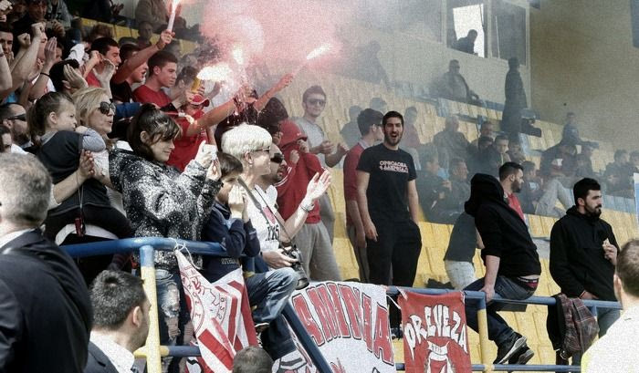 Ακατάλληλον δια ανηλίκους, και γενικώς