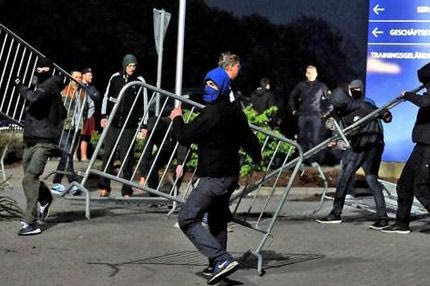 Επεισόδια από τους οπαδούς του Αμβούργου (VIDEO)
