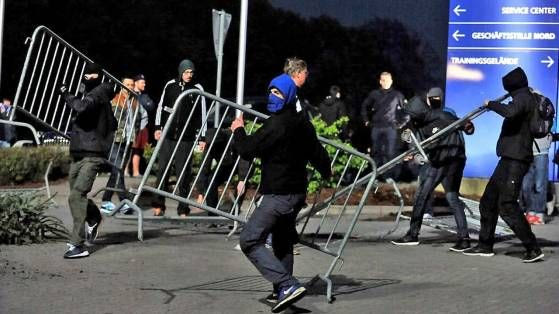 Επεισόδια από τους οπαδούς του Αμβούργου (VIDEO)