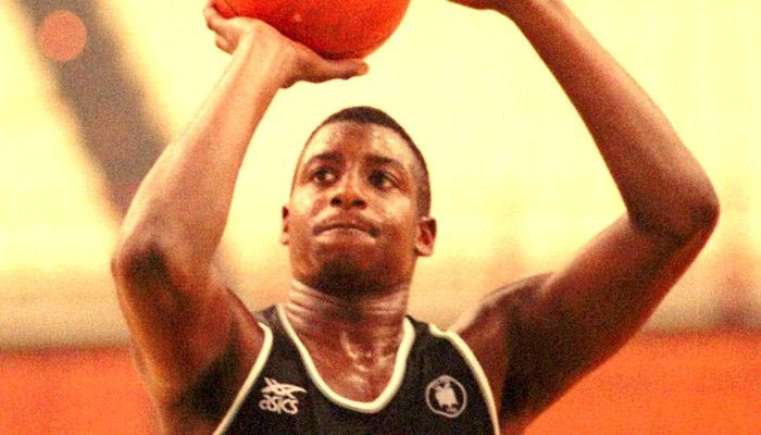 Μάικ Τζόουνς στο Contra.gr: “Θέλω να δουλέψω στον ΠΑΟΚ”