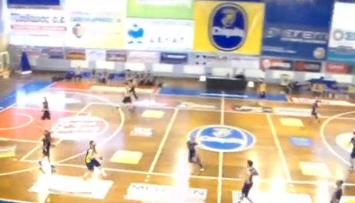 Buzzer beater πίσω από το κέντρο (VIDEO)