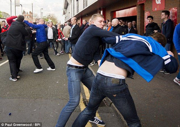 Ξύλο μεταξύ οπαδών της Λίβερπουλ και της Τσέλσι (PHOTOS)