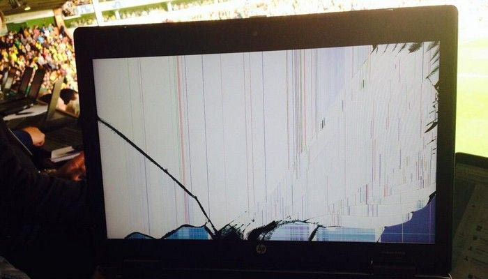 Έσπασε λάπτοπ με σουτ!