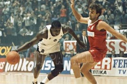 Στο ΠΑΟΚ-Αρης ο Τζόουνς