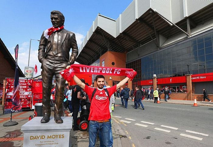 Το άγαλμα του Μόγες στο… Άνφιλντ (PHOTO)