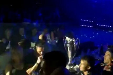 Το πράσινο γλέντι στα μπουζούκια (VIDEO)