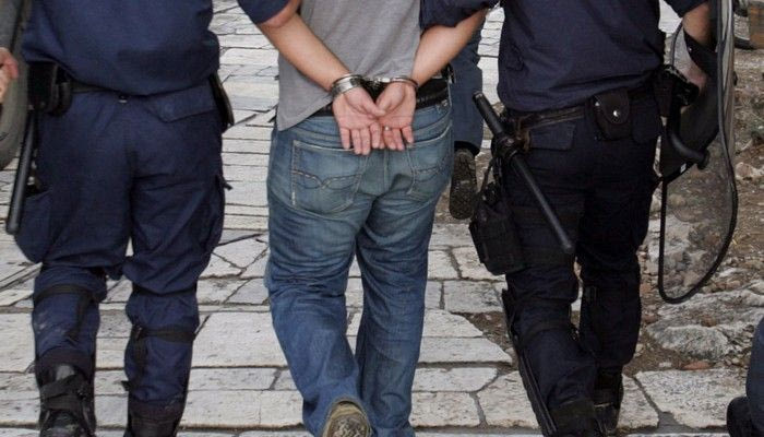 Μαχαίρια, μπαστούνια, μολότοφ και συλλήψεις στον σύνδεσμο του ΠΑΟΚ