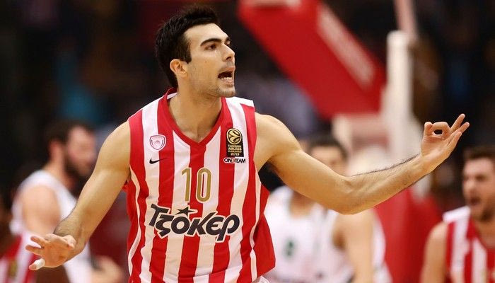 Σε εξέλιξη το ραντεβού Σλούκα-Αγγελόπουλου