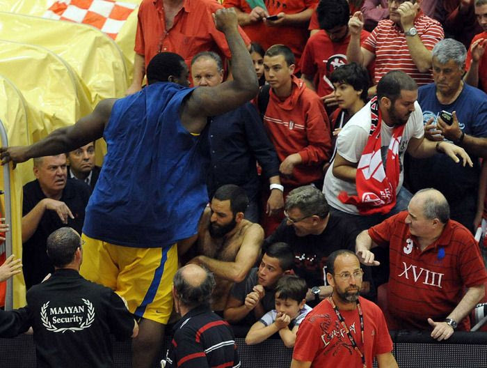 Η βία του Σχορτσανίτη και η βία των φιλάθλων