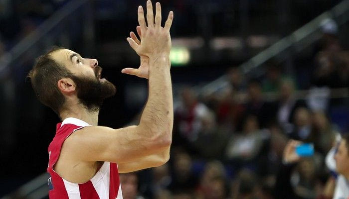 “Γκρεμίστε τον Ολυμπιακό”