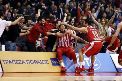 Το τρίποντο του Σπανούλη μέσα από το ΣΕΦ (VIDEO)