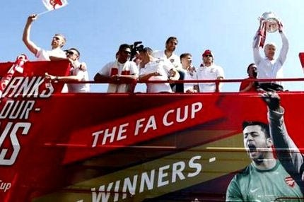 Η Αρσεναλ γιορτάζει (VIDEOS)