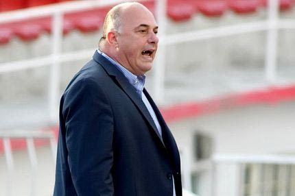 Μπέος: “Η ΑΕΚ με τις νόμιμες διαδικασίες έκανε ένα χρόνο, η ΑΕΛ πώς έκανε μια μέρα;”