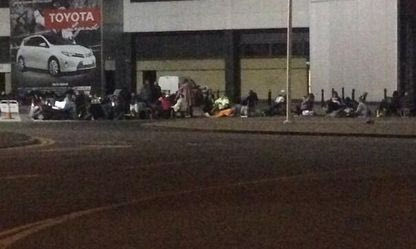 Κατασκήνωσαν για ένα εισιτήριο οι οπαδοί της Ντέρμπι