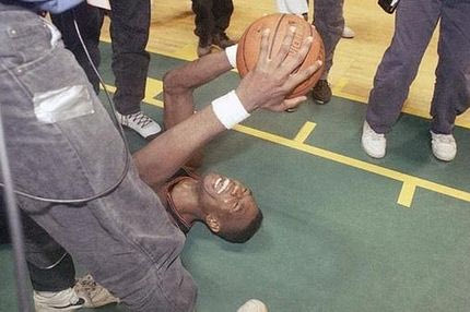 Όταν ο Μουτόμπο σόκαρε το NBA (VIDEO)