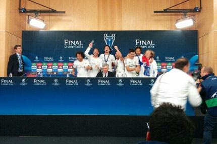 Εισβολή χαράς στη συνέντευξη Τύπου του Αντσελότι (VIDEO)