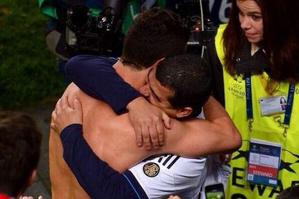 Η ιστορία πίσω από την αγκαλιά του Ρονάλντο