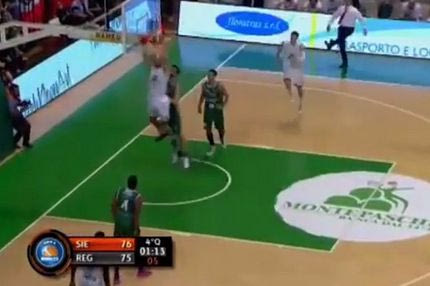 Το τρομερό κάρφωμα του Ρες (VIDEO)