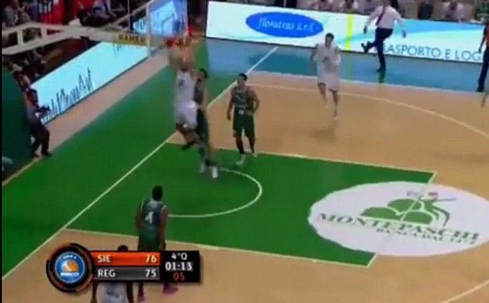 Το τρομερό κάρφωμα του Ρες (VIDEO)