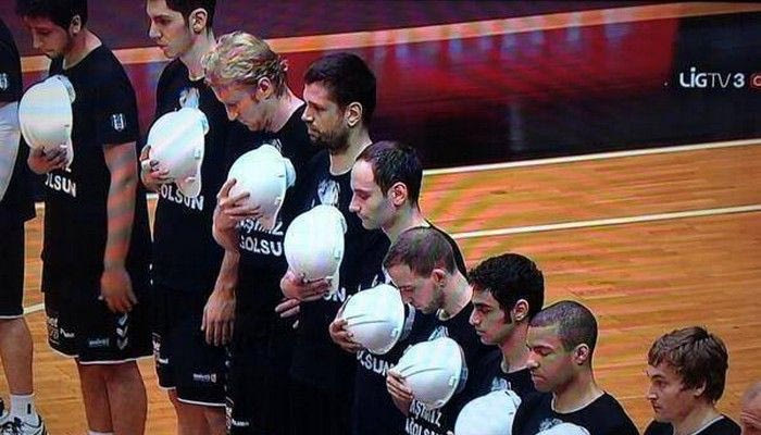 Ενός λεπτού σιγή με κράνη στο Μπεσίκτας-Γαλατάσαραϊ