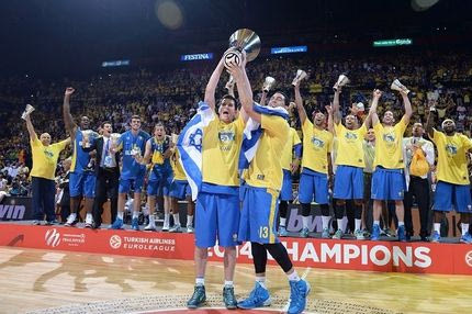 Οι πανηγυρισμοί της Μακάμπι και η στέψη (VIDEO)