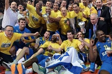 “Προσκύνημα” στο αεροδρόμιο για τη Μακάμπι