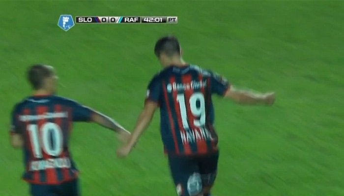 “La Bomba” Ναβάρο και στο ποδόσφαιρο! (VIDEO)