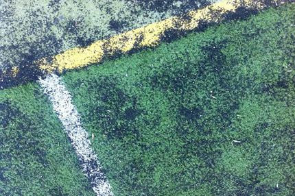 Έπαιξαν σε… ξεφλουδισμένη τσόχα!