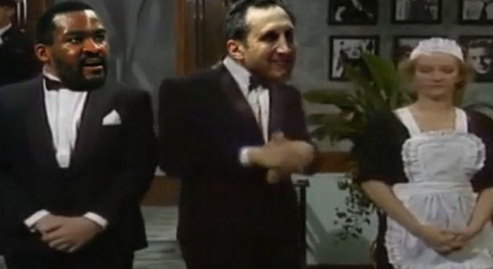 Κουτουλιά στη “βασίλισσα”