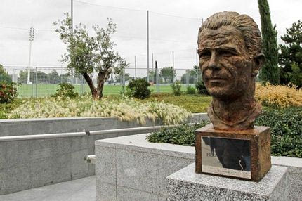 Προτομή του Πούσκας στη Λεωφόρο