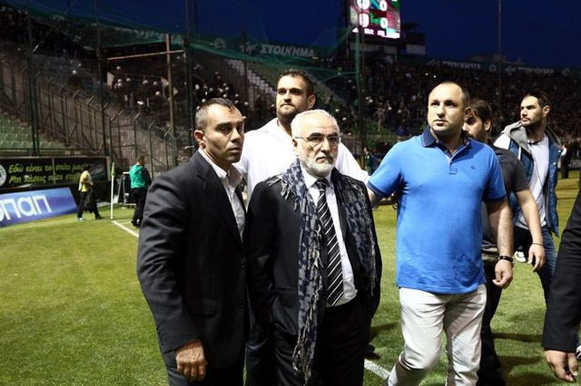 Μπήκαν στο γήπεδο Σαββίδης – Αλαφούζος (VIDEO)