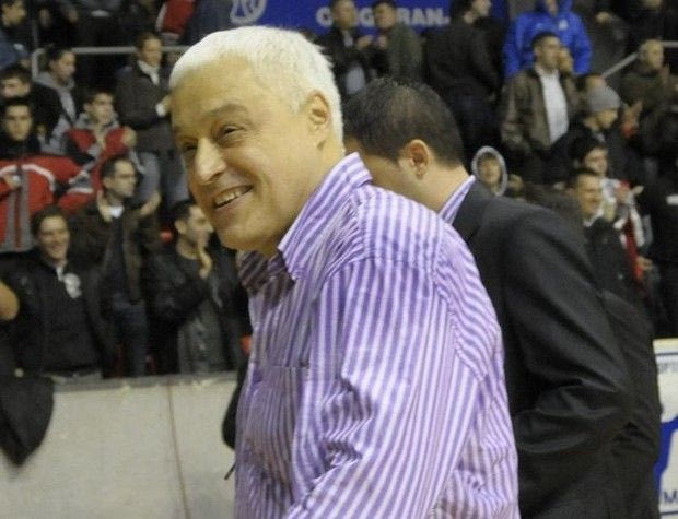 Πεταμένο σακάκι για τον Βουγιόσεβιτς! (VIDEO)
