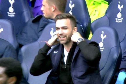 O Σέργουντ δίνει τη θέση του στον πάγκο σε οπαδό (VIDEO)