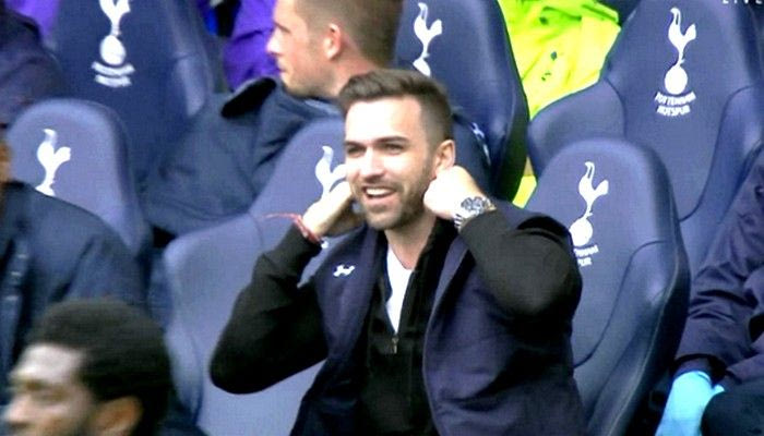 O Σέργουντ δίνει τη θέση του στον πάγκο σε οπαδό (VIDEO)