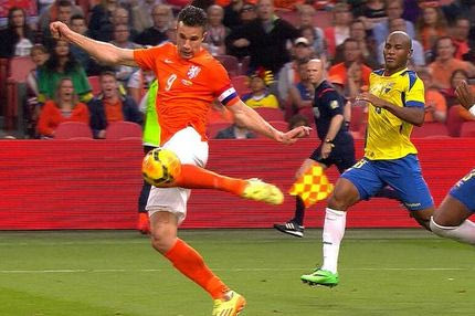 Τρομερό γκολ ο Φαν Πέρσι κόντρα στο Εκουαδόρ (VIDEO)