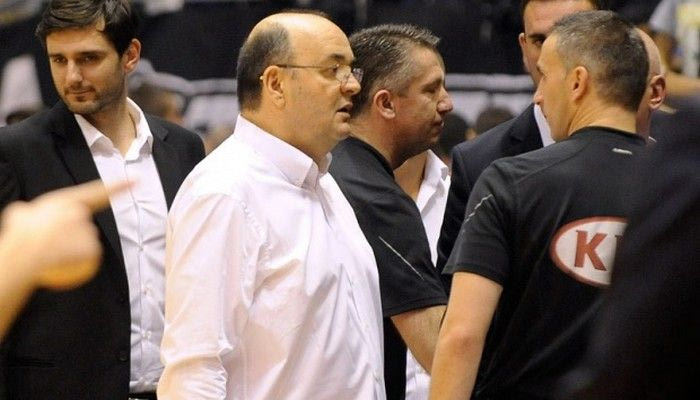 Βουγιόσεβιτς για το πρόστιμο: “Σακάκια φοράω μόνο στις κηδείες!”