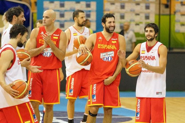 Με αποχώρηση απειλούν οι Ισπανοί