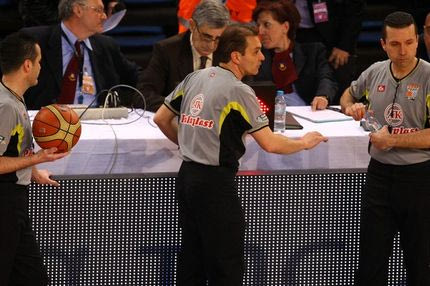 Βγήκαν οι τρεις διαιτητές του πέμπτου τελικού