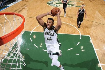 “Διπλός” ο Giannis, πρώτη νίκη για Μπακς