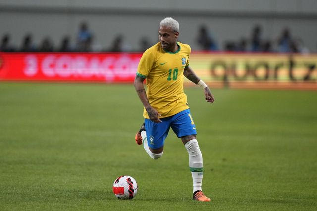 Νεϊμάρ: Ζήτησε από τον κομμωτή του να πάει στο Κατάρ για να του βάψει τα μαλλιά