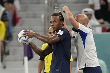 Μουντιάλ 2022: Η απίστευτη ατάκα του Ντεσάμπ για το chain του Κουντέ